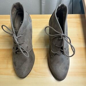 Women’s Lace Up Heels. Size: 6. Cream colored.